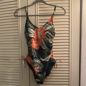Kona Sol tropical hibiscus pattern one-piece swimsuit, size XS